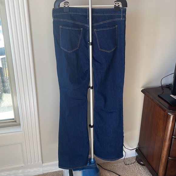 Never worn Old Navy Flare Jeans - Picture 6 of 7